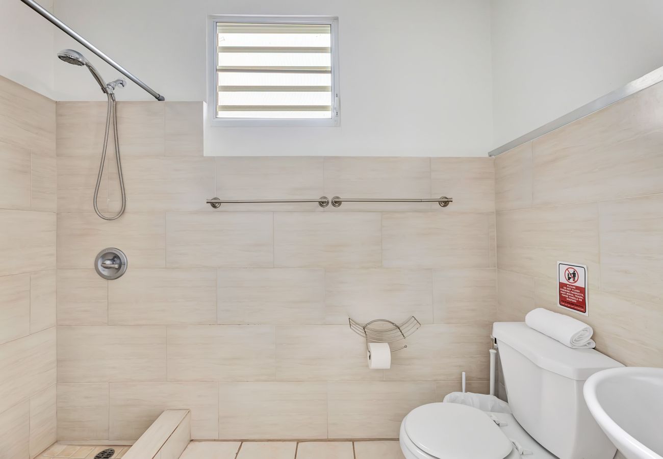 Apartment in San Juan - Centric, Spacious, Stylish Miramar Unit, Sleeps 4 