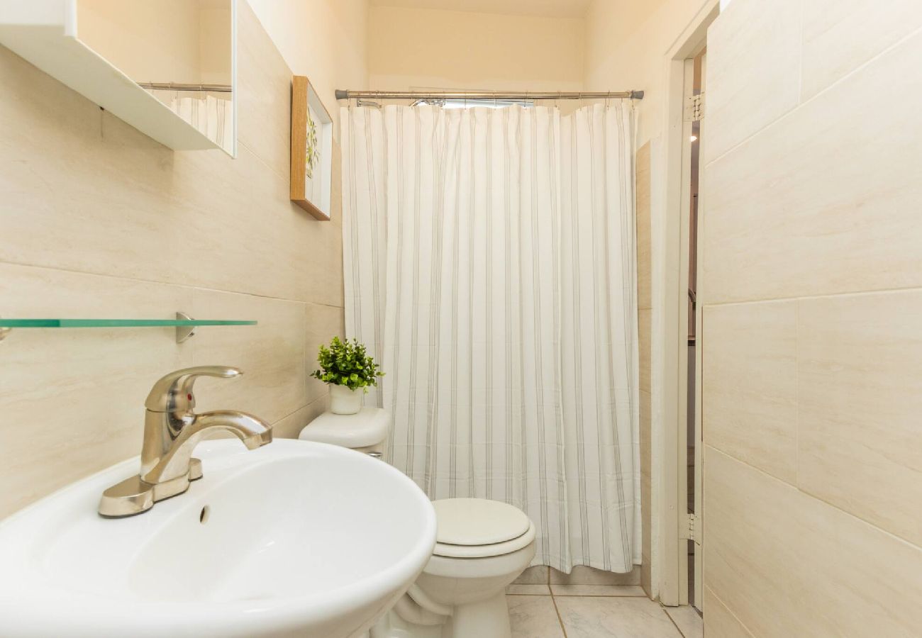 Apartment in San Juan - Centric and Cozy Studio In The Heart of Miramar 