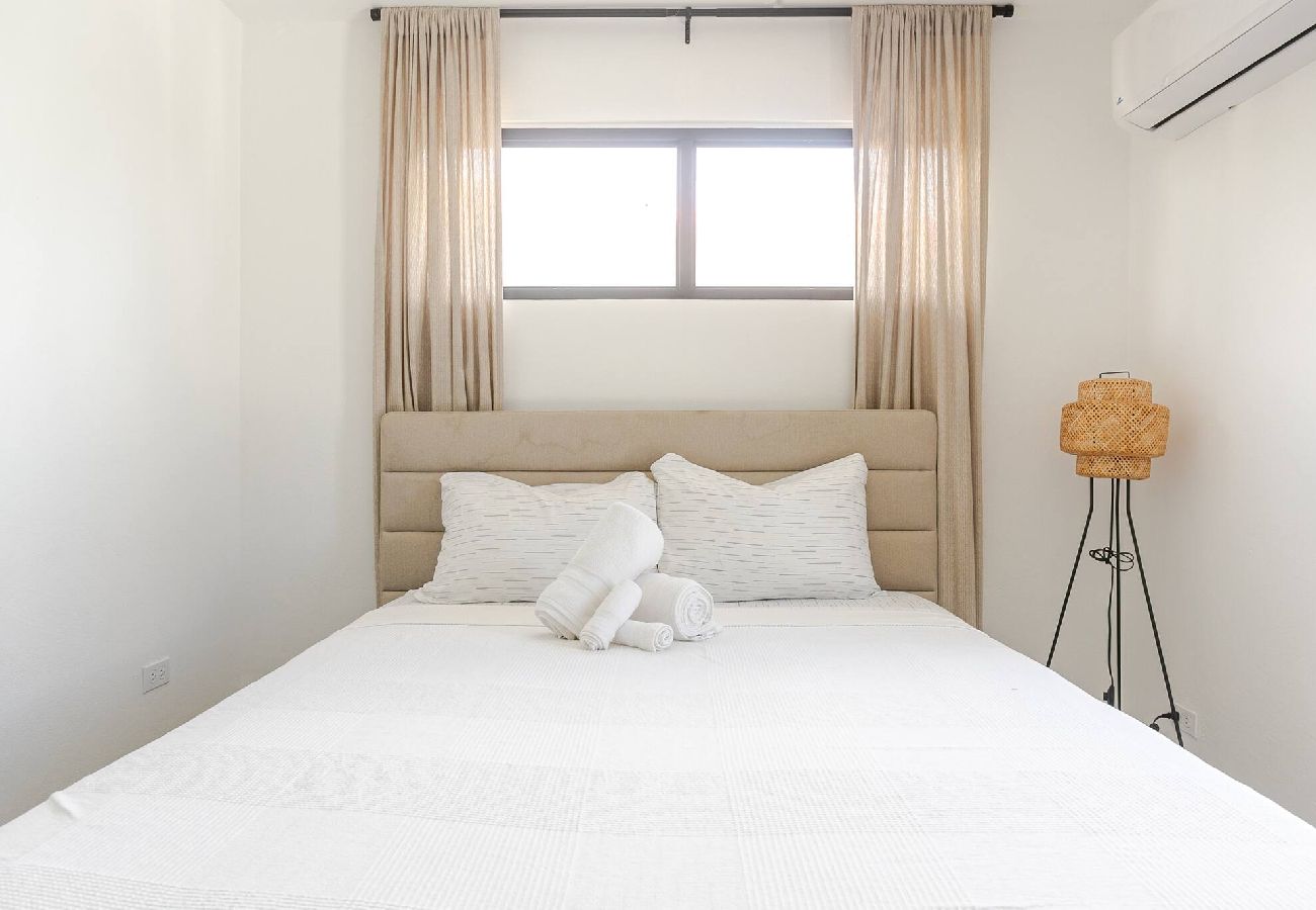 House in Carolina - Lux Gem~Mins to SJU~Pool~Tesla Solar~No Blackouts 