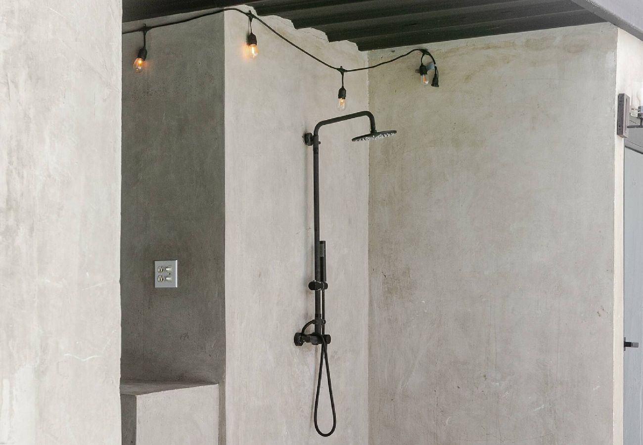 House in Carolina - Lux Gem~Mins to SJU~Pool~Tesla Solar~No Blackouts 