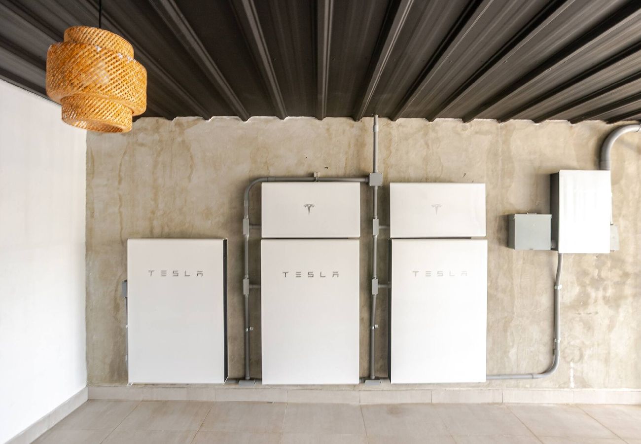 House in Carolina - Lux Gem~Mins to SJU~Pool~Tesla Solar~No Blackouts 