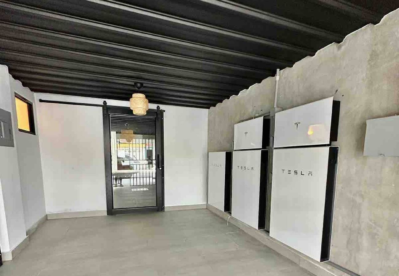 House in Carolina - Lux Gem~Mins to SJU~Pool~Tesla Solar~No Blackouts 