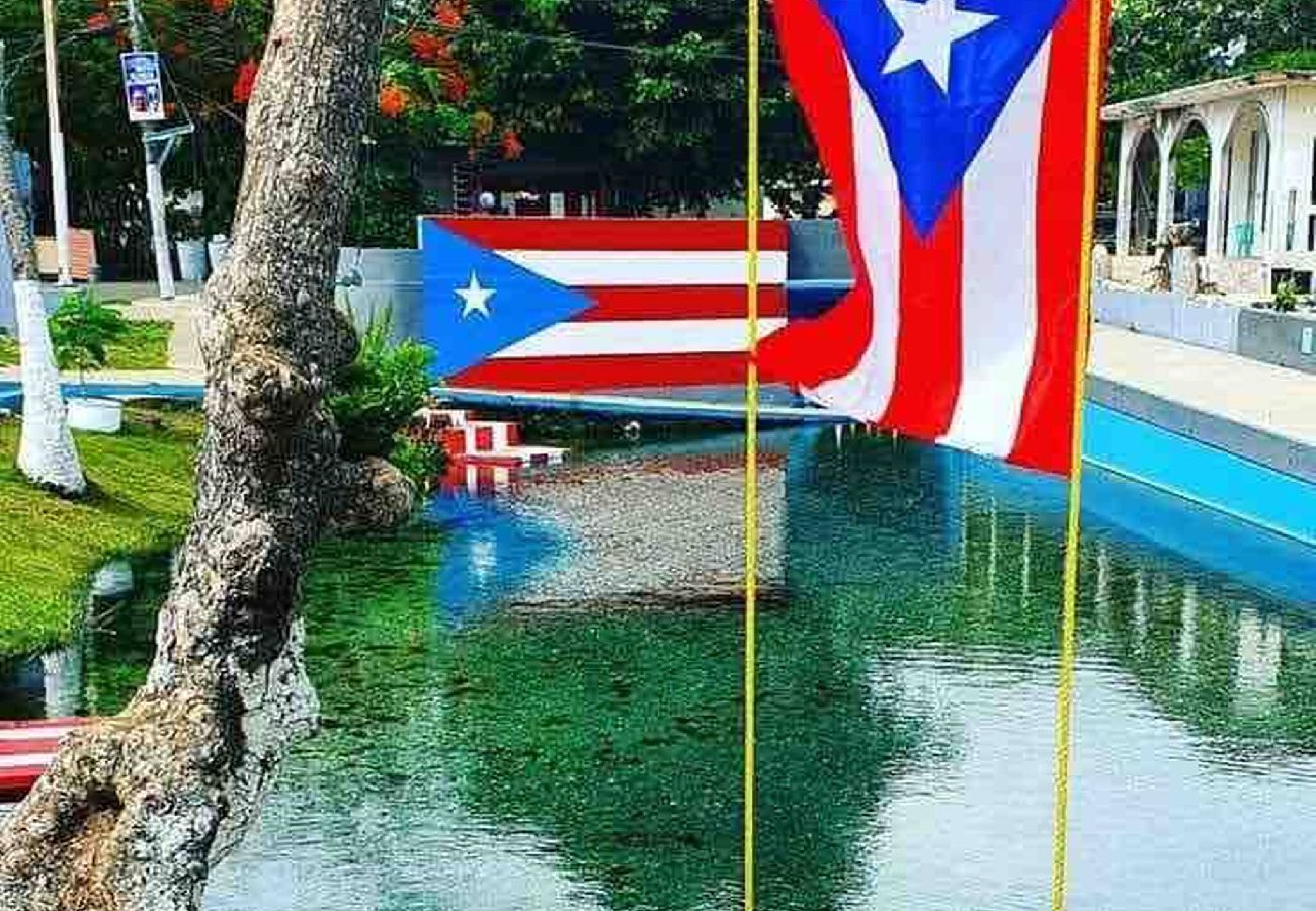 Apartment in Vega Baja - Beachside 1BR Apartment at Entre Olas – Sleeps 4