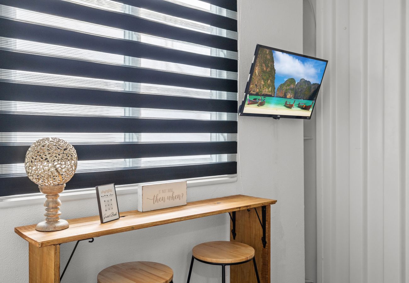 Apartment in Vega Baja - Sunny 1-Bedroom Beach Apartment for 4 Guests