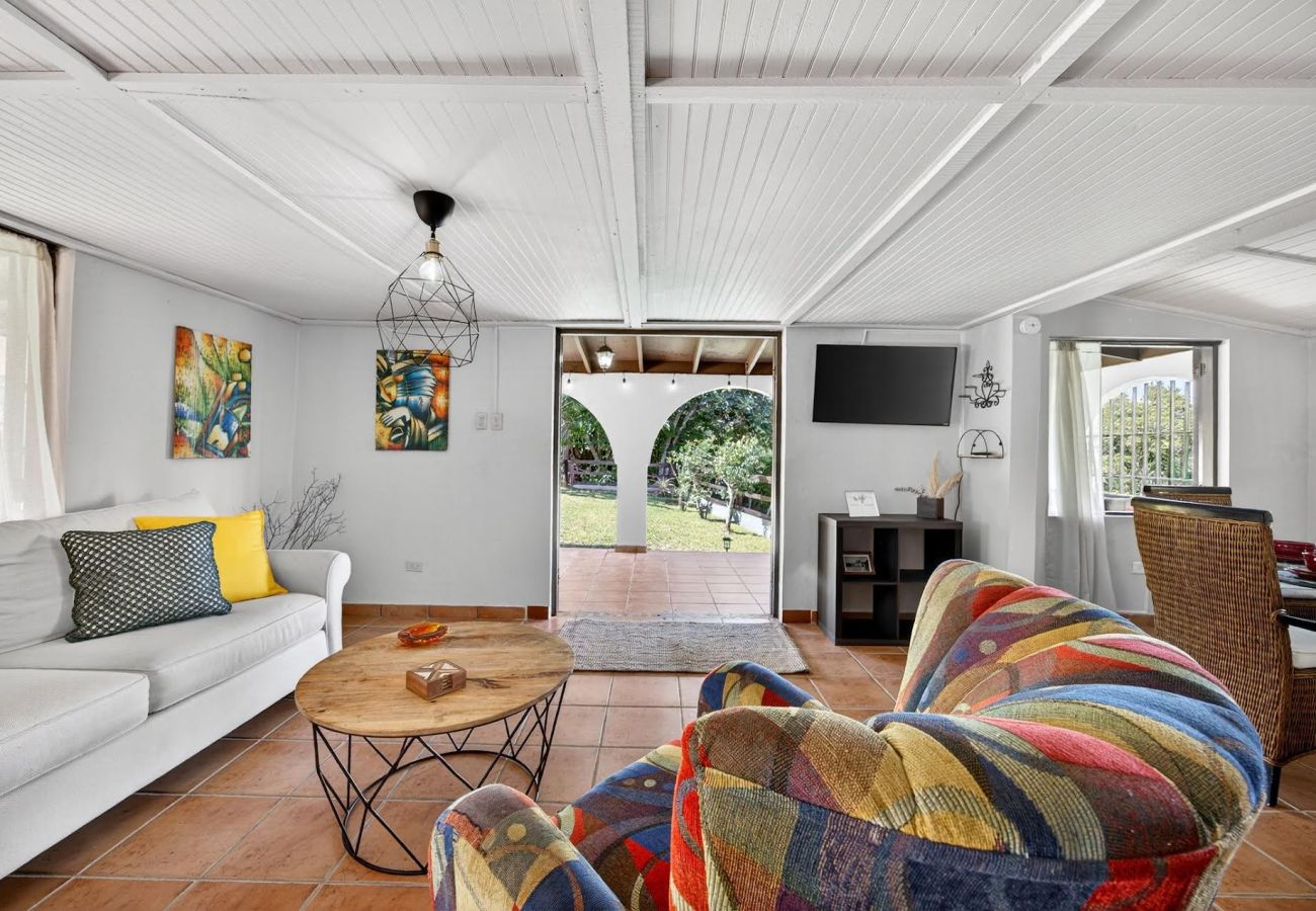 Country house in Cayey - Escape to a Mountain Hideaway w/ Jacuzzi & Scenic Views in Cayey, Puerto Rico.