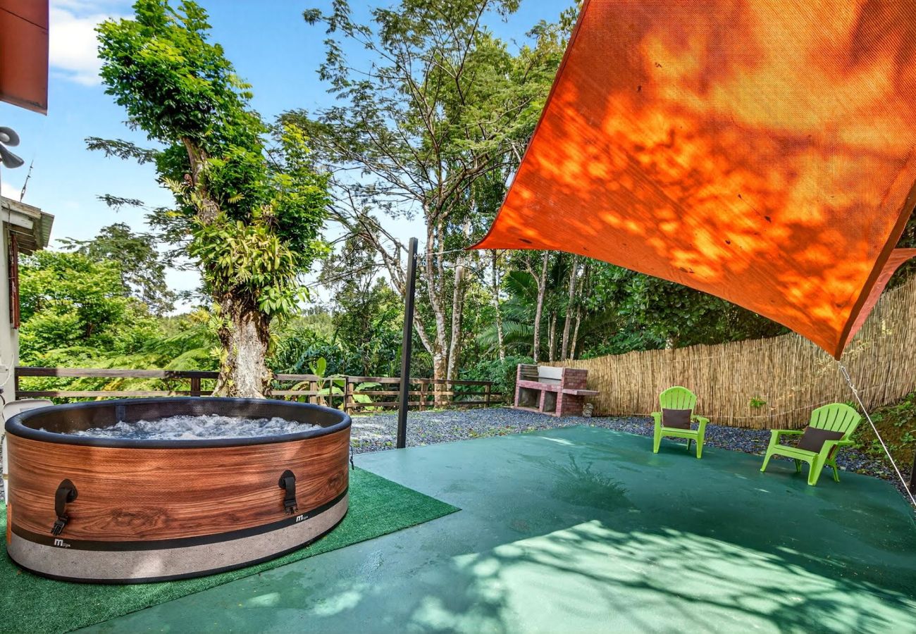 Country house in Cayey - Escape to a Mountain Hideaway w/ Jacuzzi & Scenic Views in Cayey, Puerto Rico.