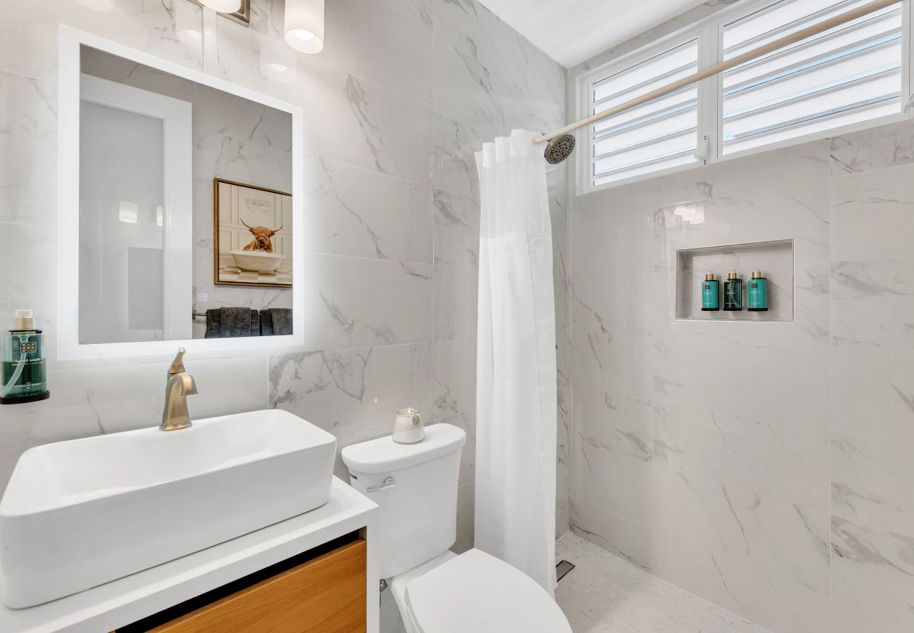 Apartment in San Juan - Spacious Apt. with Private Balcony, 2 BR | Sleeps 6