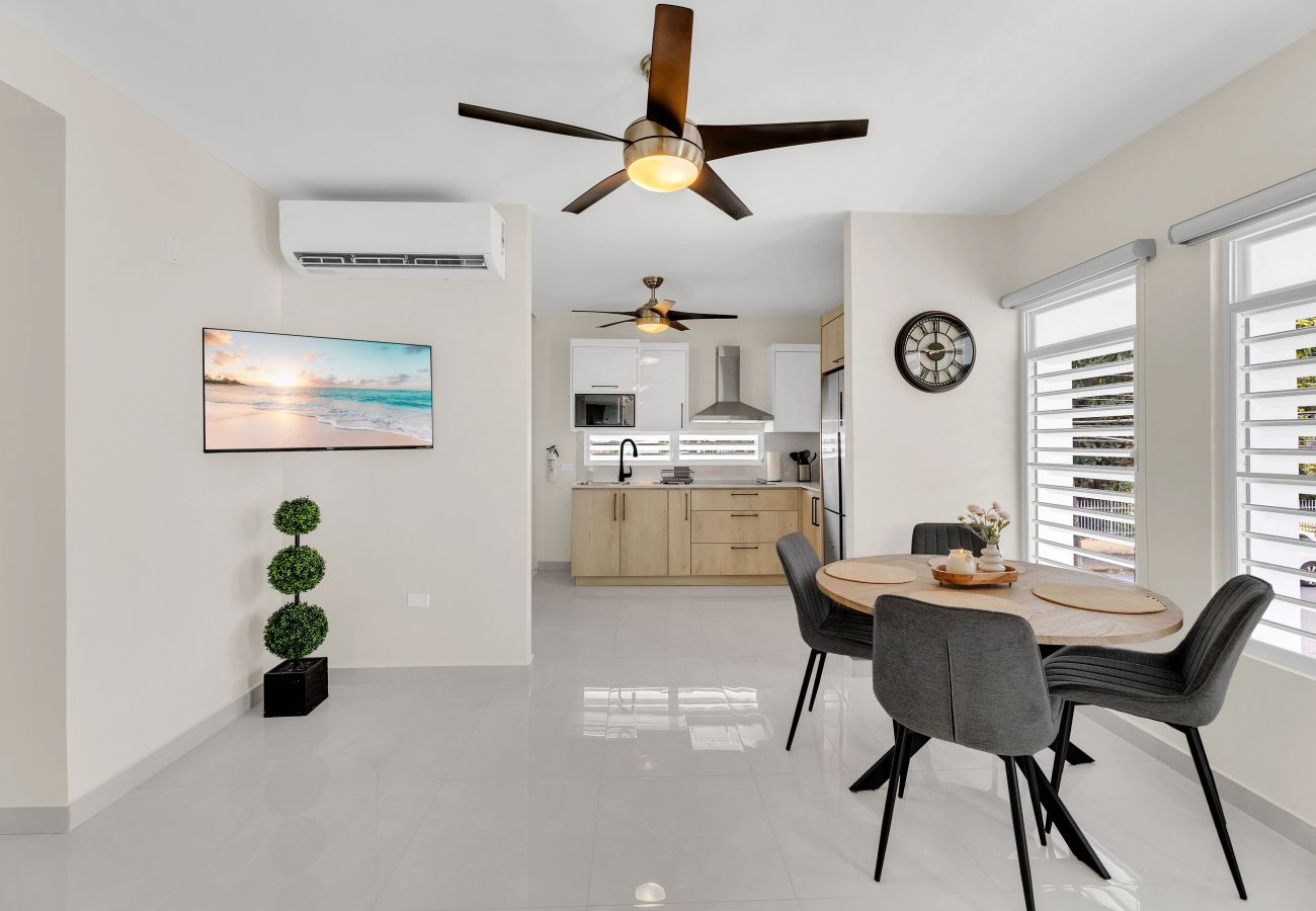 Apartment in San Juan - Cozy Retreat with Private Balcony, 2 BR | Sleeps 6