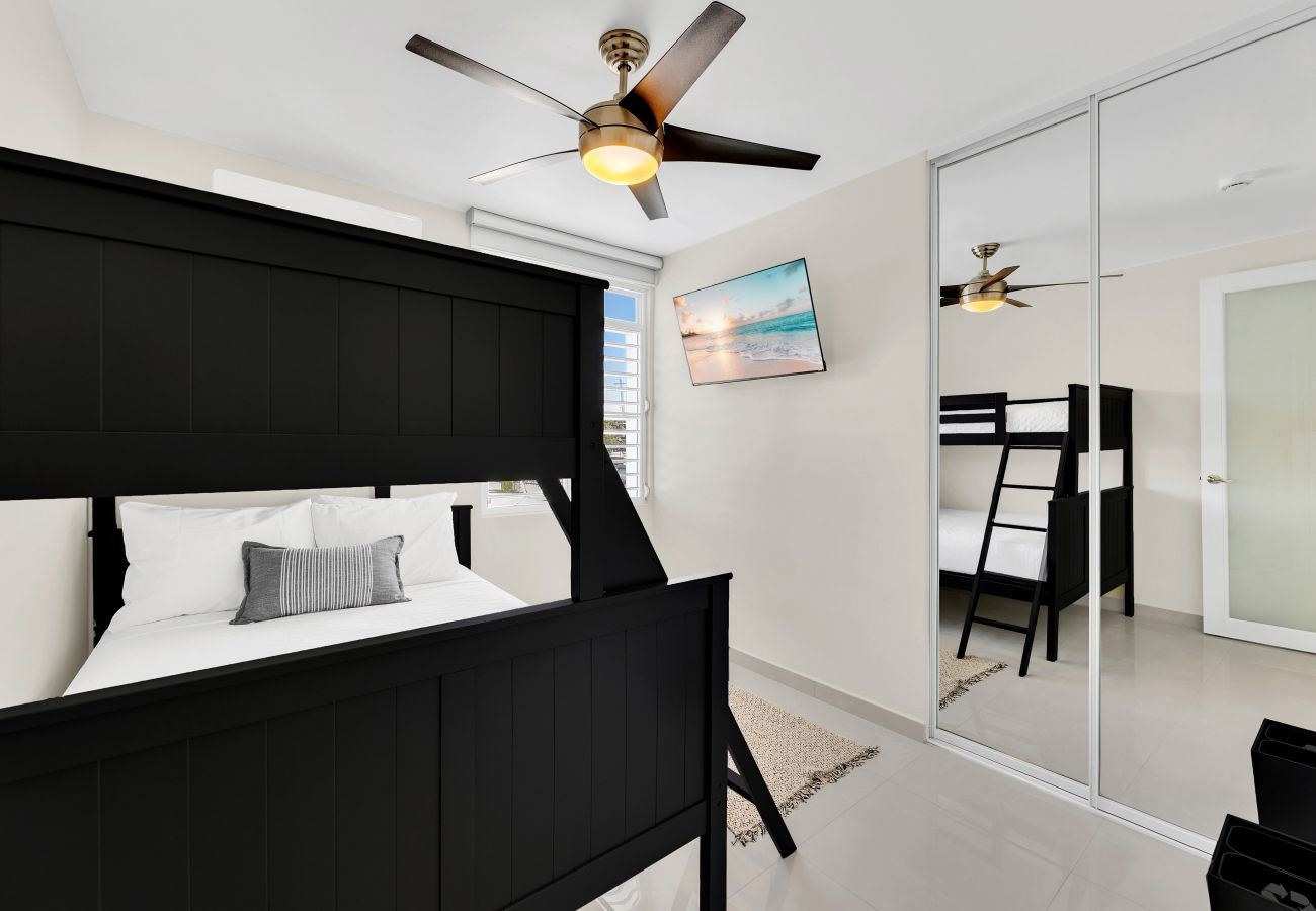 Apartment in San Juan - Cozy Retreat with Private Balcony, 2 BR | Sleeps 6
