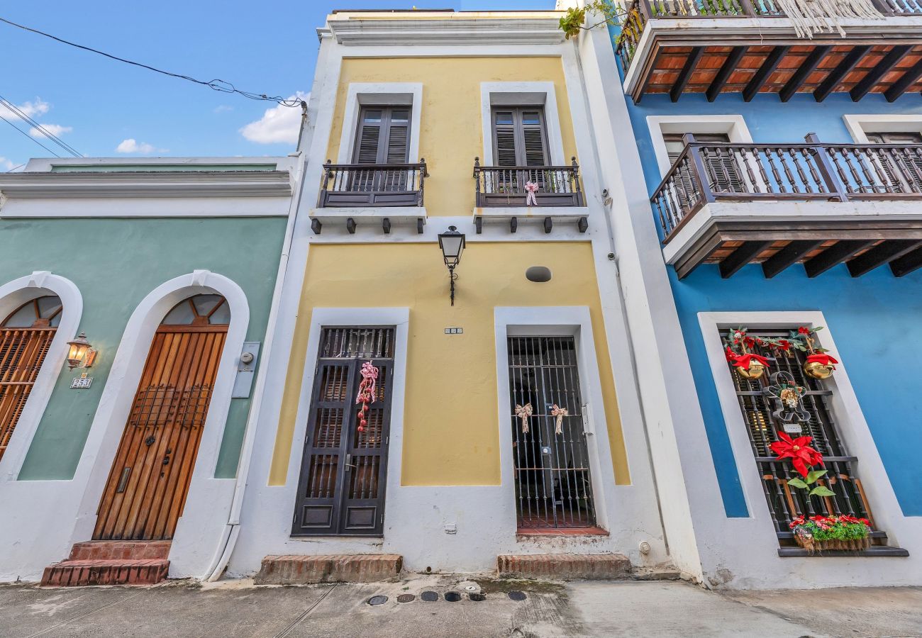 Apartment in San Juan - Centrally located  2BR Apartment w Terrance in San Juan