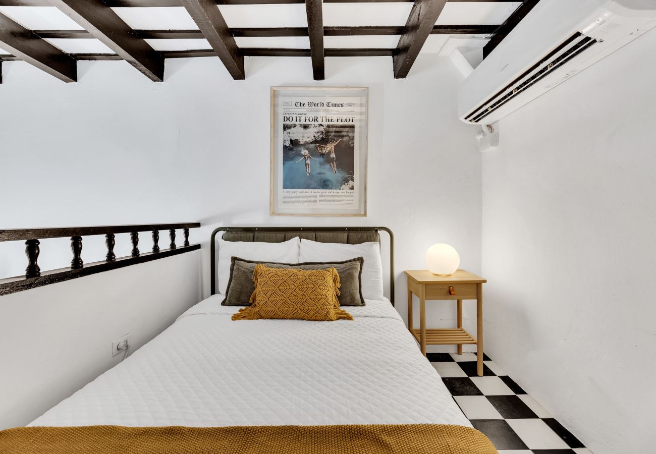 Apartment in San Juan - Centrally located  2BR Apartment w Terrance in San Juan