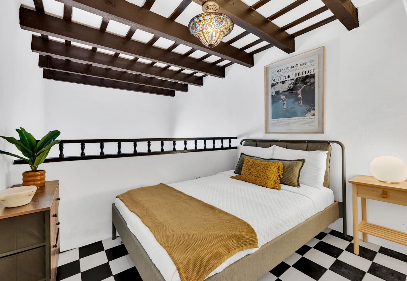 Apartment in San Juan - Centrally located  2BR Apartment w Terrance in San Juan