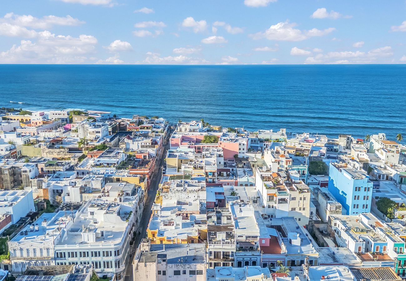 Apartment in San Juan - Centrally located  2BR Apartment w Terrance in San Juan