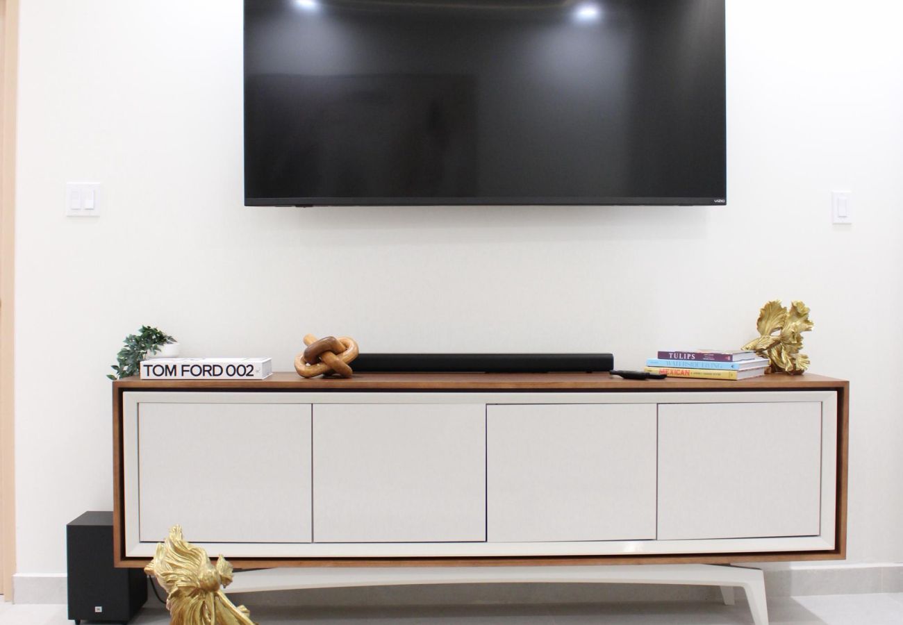 Apartment in Dorado - Elegant 1BR Retreat w/ King Bed & Balcony