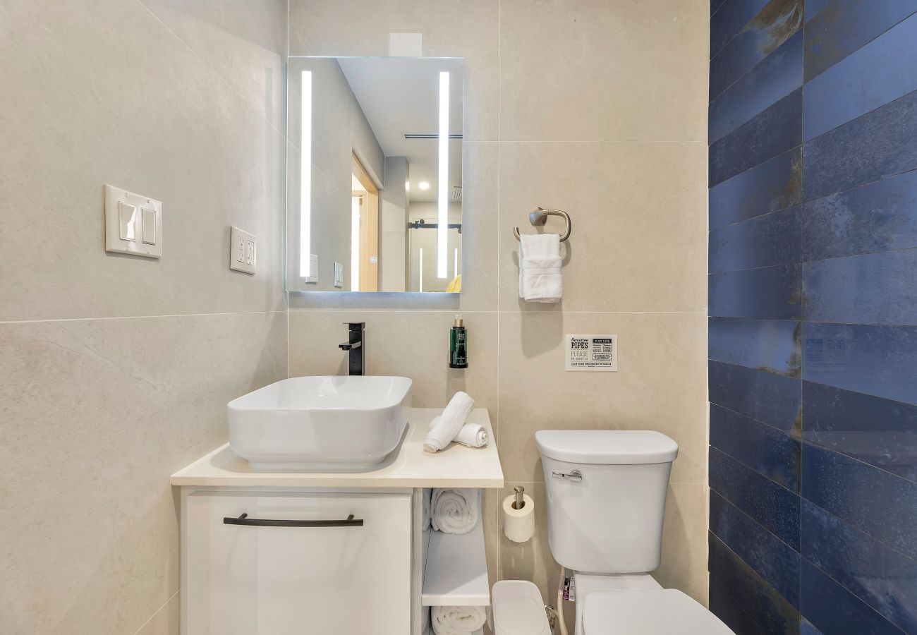 Apartment in Dorado - Elegant 1BR Retreat w/ King Bed & Balcony