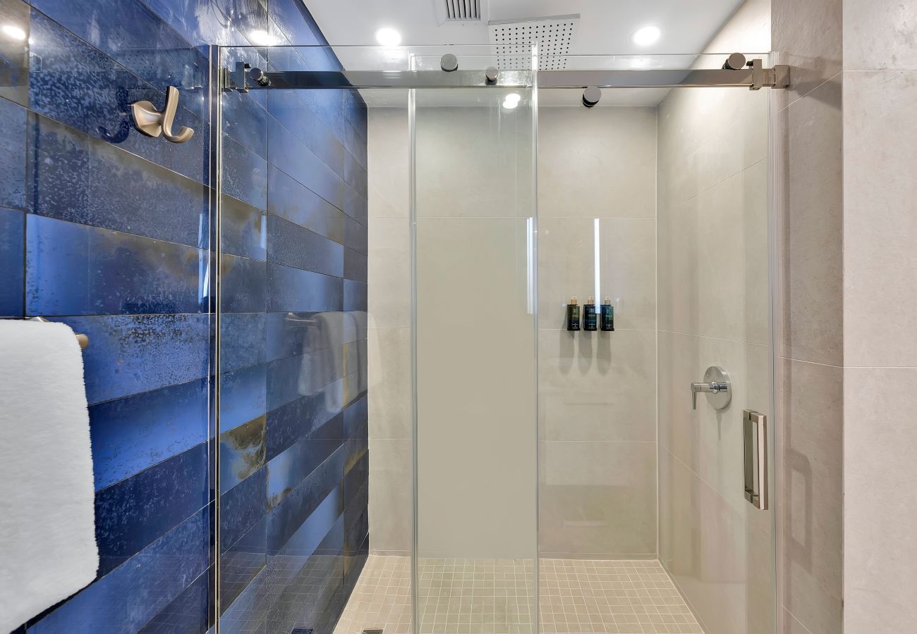 Apartment in Dorado - Elegant 1BR Retreat w/ King Bed & Balcony