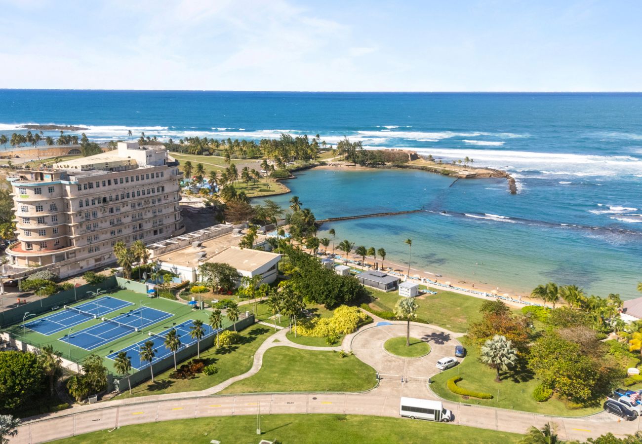 Apartment in San Juan - Perfect Couples Getaway · Ocean View Location