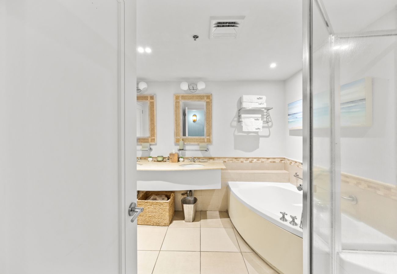 Apartment in San Juan - Perfect Couples Getaway · Ocean View Location