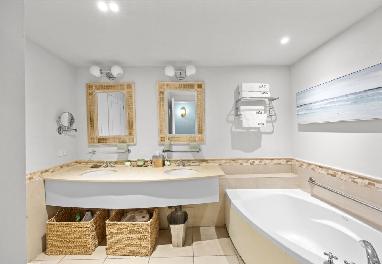 Apartment in San Juan - Perfect Couples Getaway · Ocean View Location