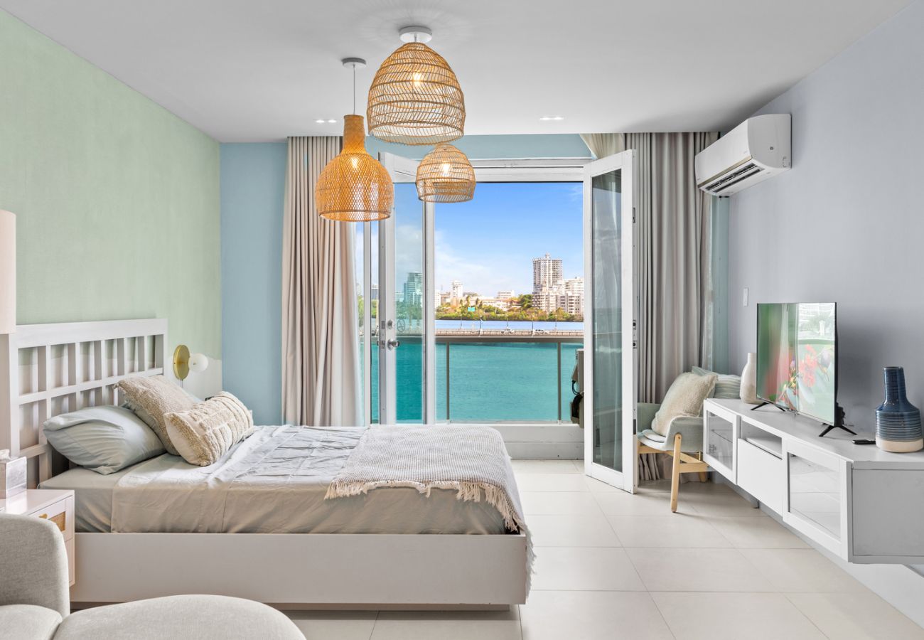 Apartment in San Juan - Perfect Couples Getaway · Ocean View Location