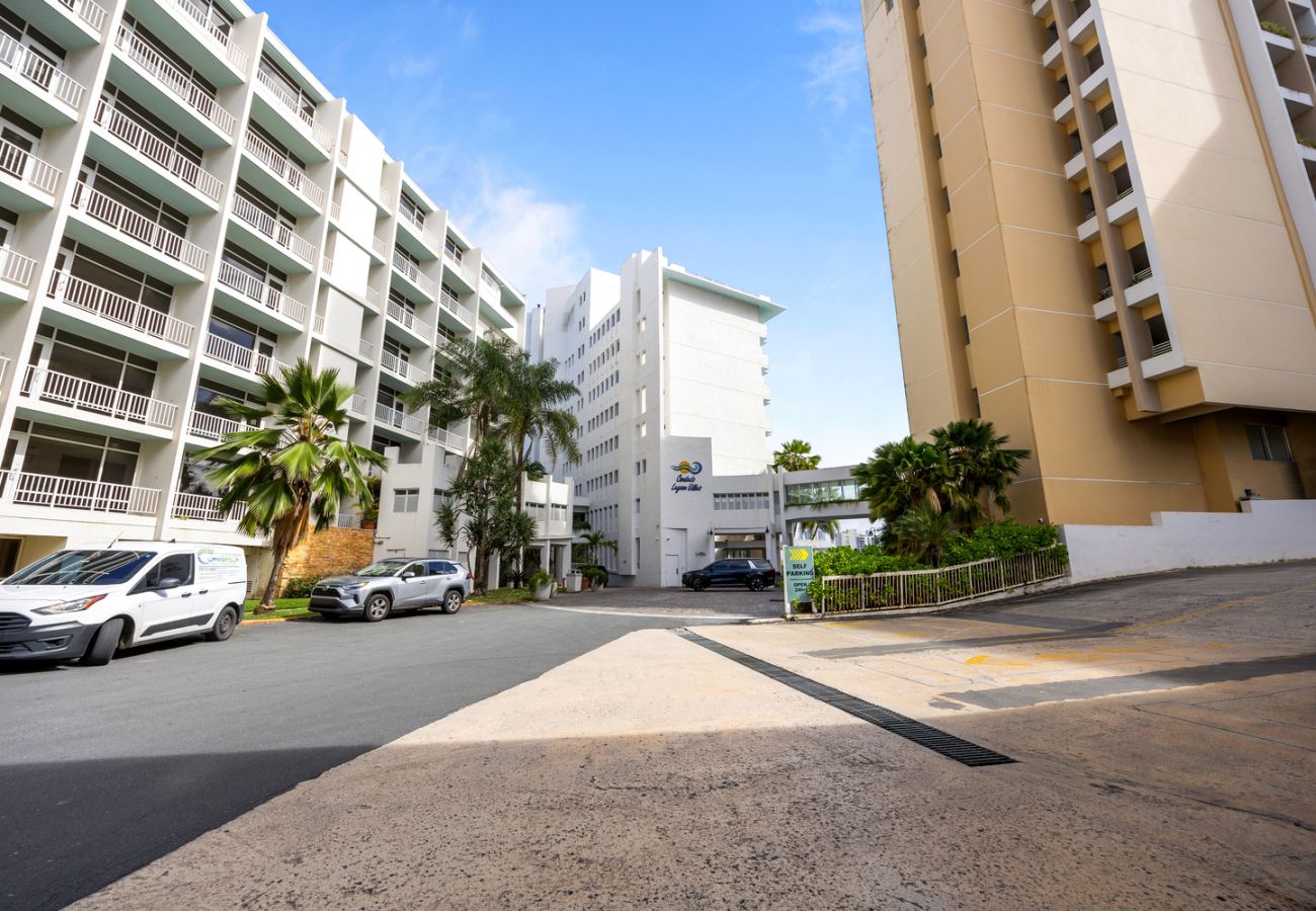 Apartment in San Juan - Perfect Couples Getaway · Ocean View Location