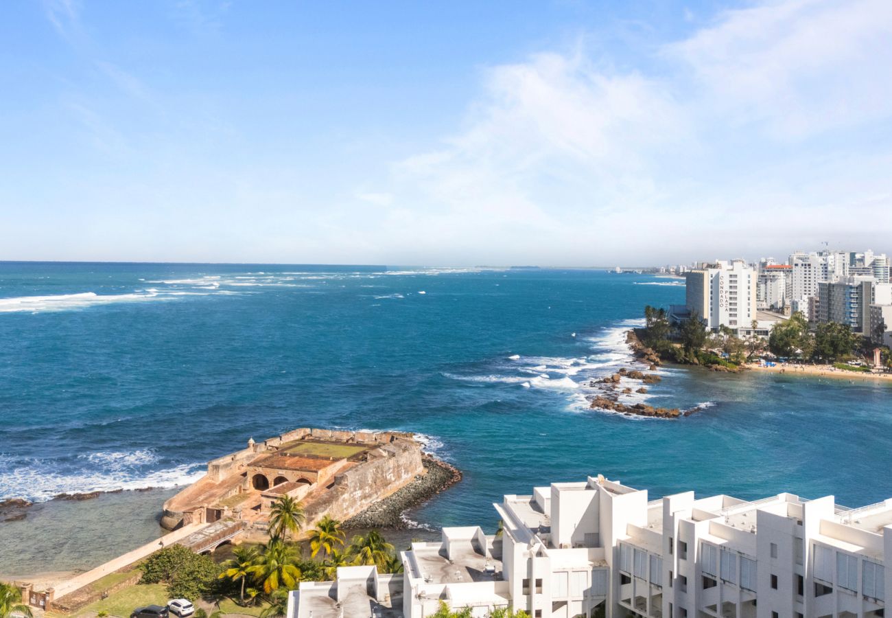 Apartment in San Juan - Perfect Couples Getaway · Ocean View Location