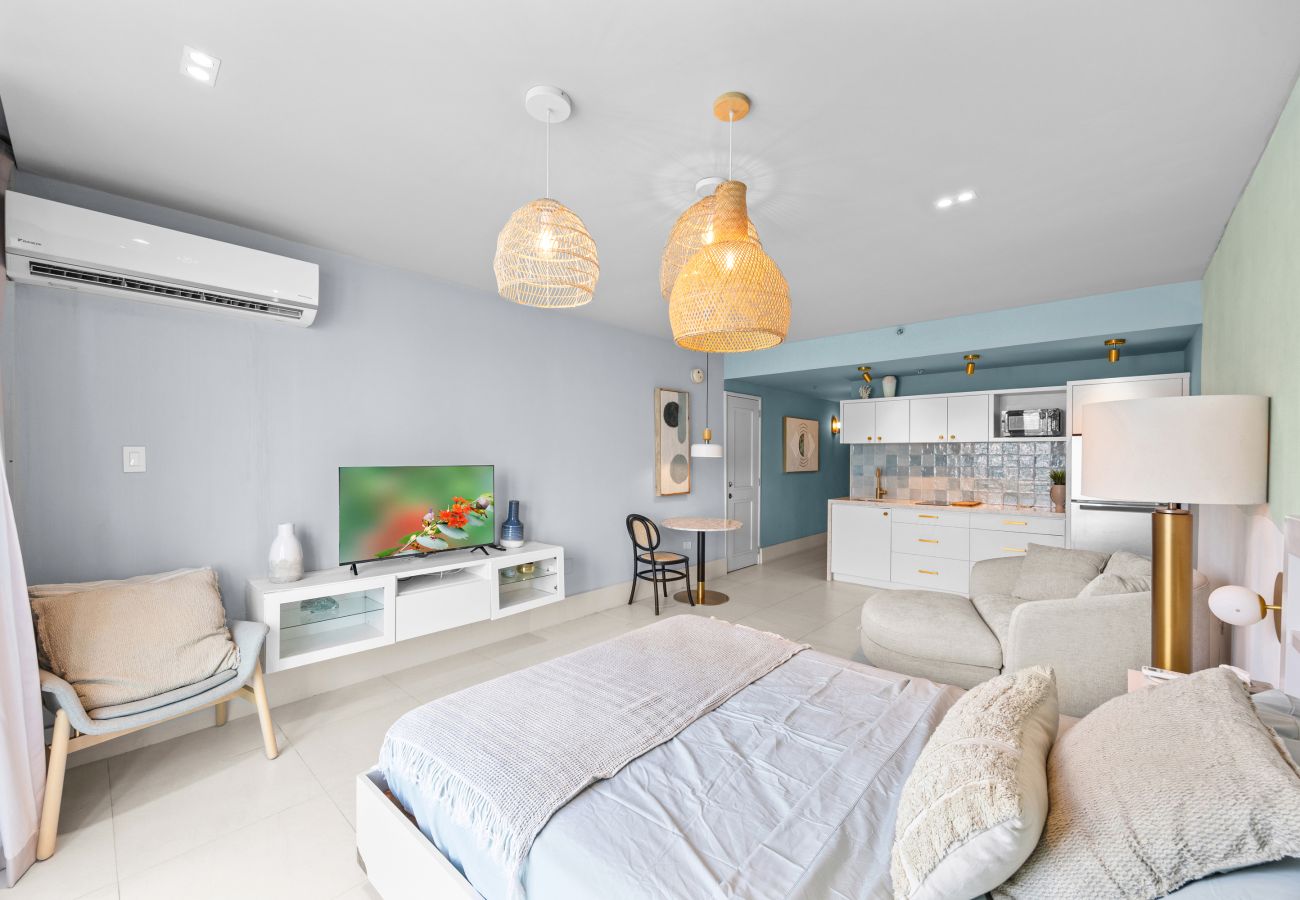 Apartment in San Juan - Perfect Couples Getaway · Ocean View Location