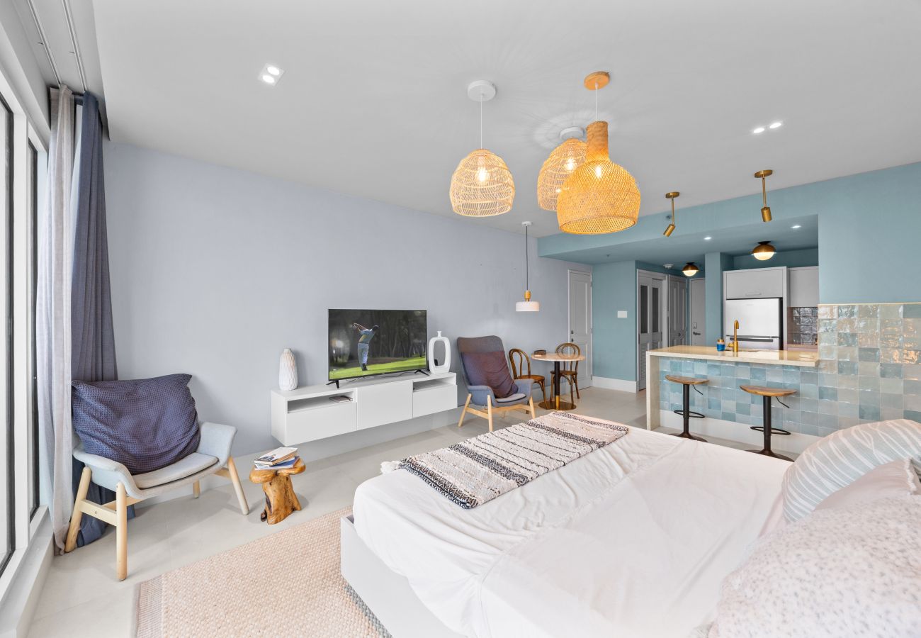 Apartment in San Juan - Bright & Modern Suite for Couples