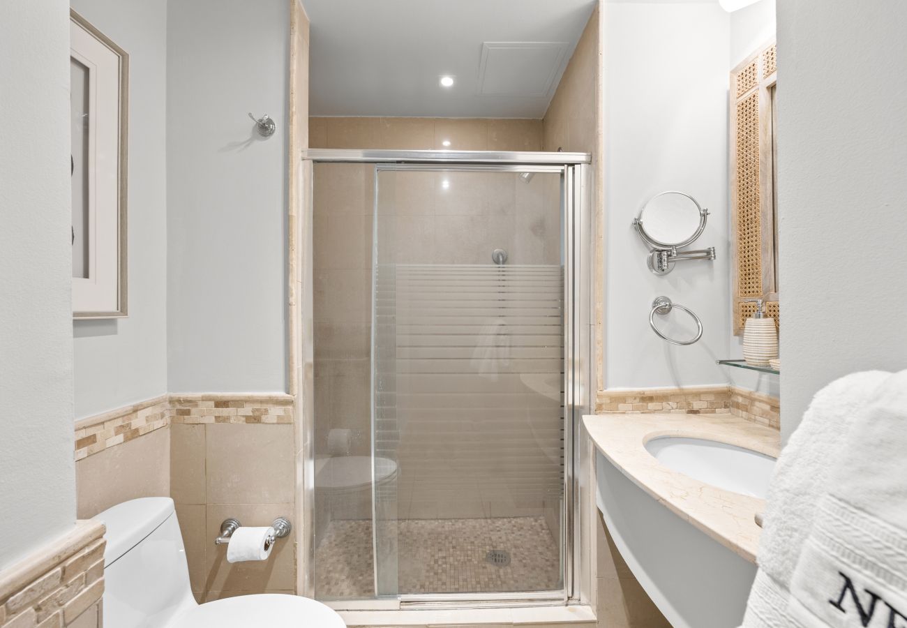 Apartment in San Juan - Bright & Modern Suite for Couples