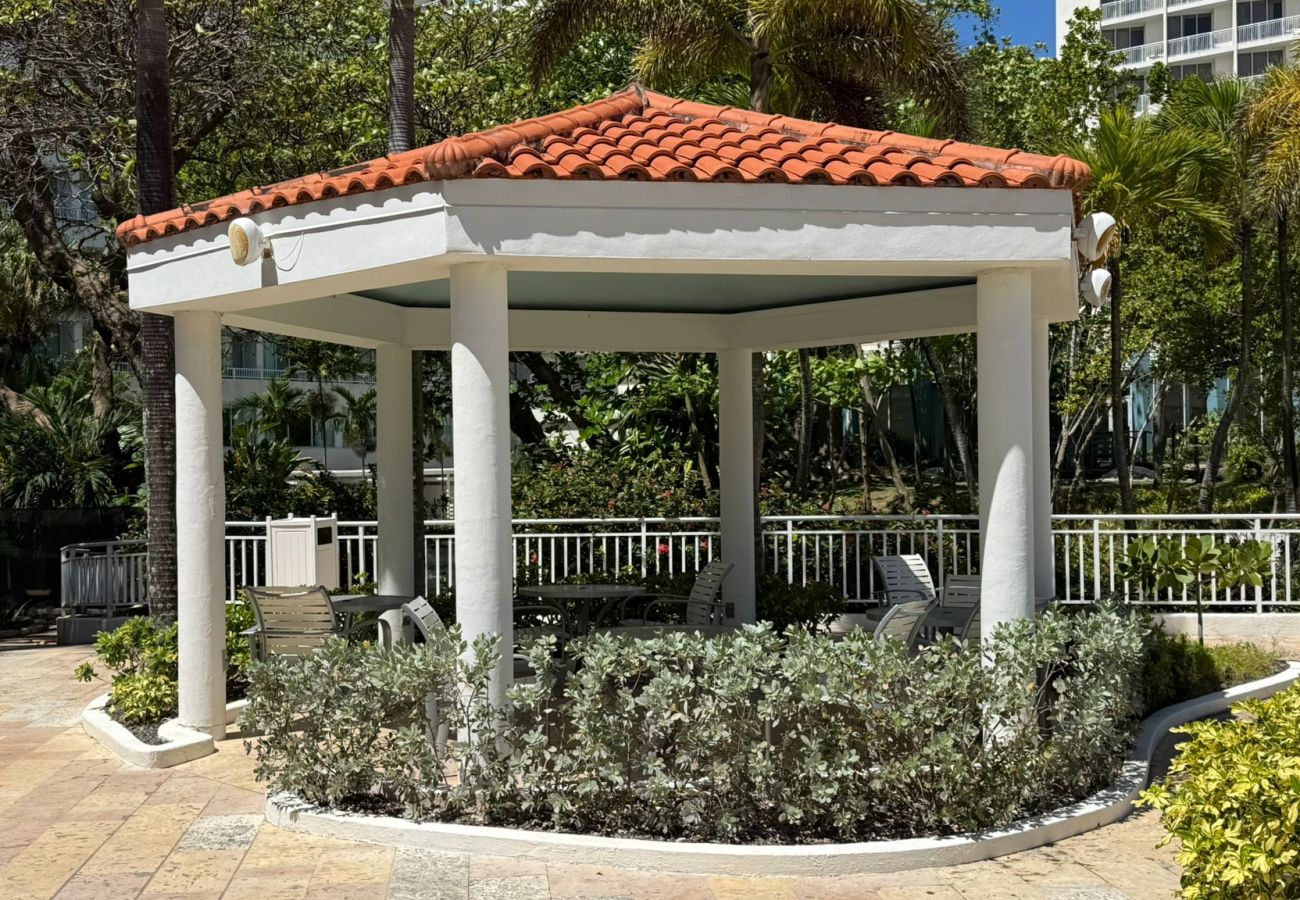 Apartment in San Juan - Bright & Modern Suite for Couples