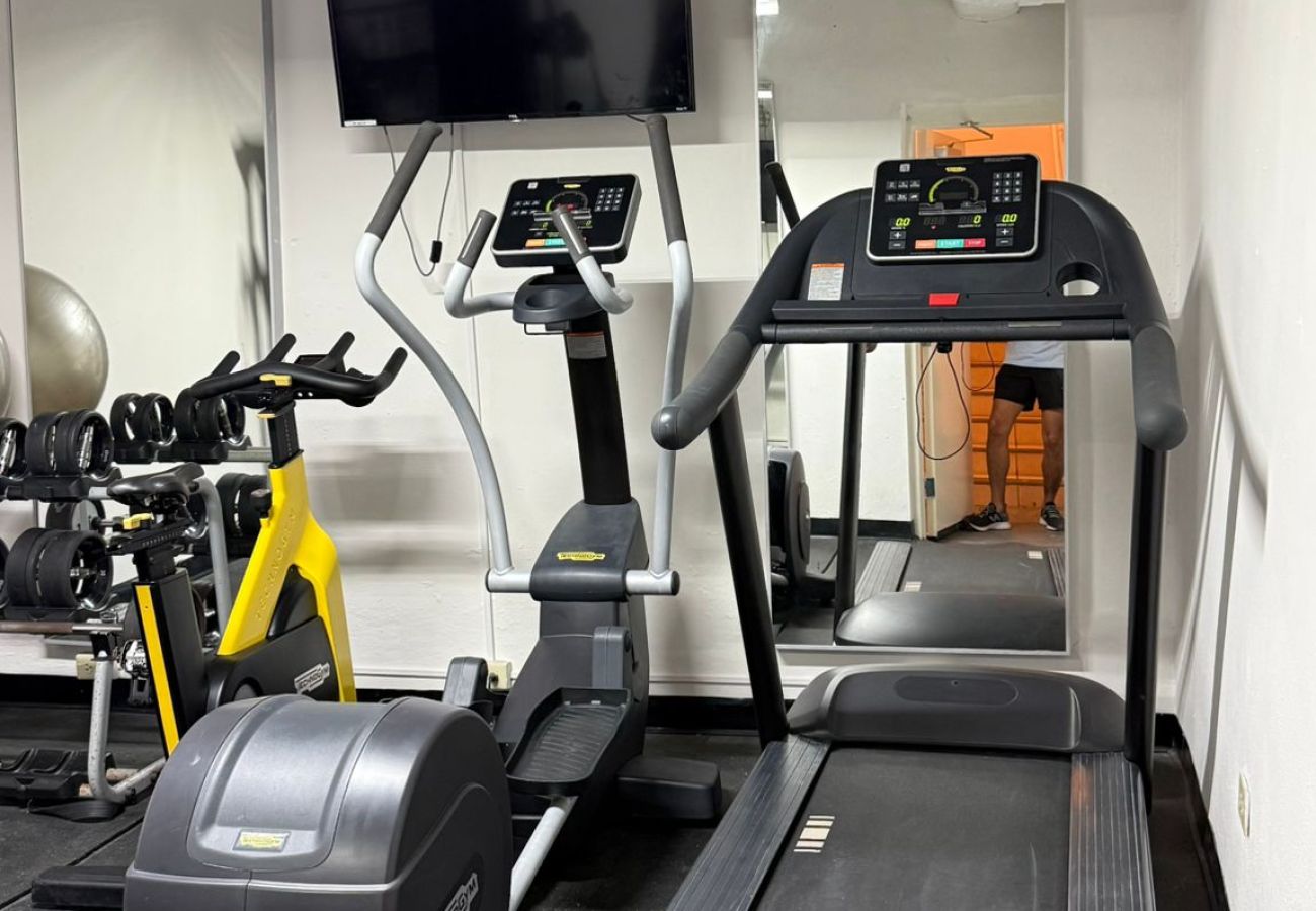 Apartment in San Juan - Stylish 1BR with Balcony & Prime Location