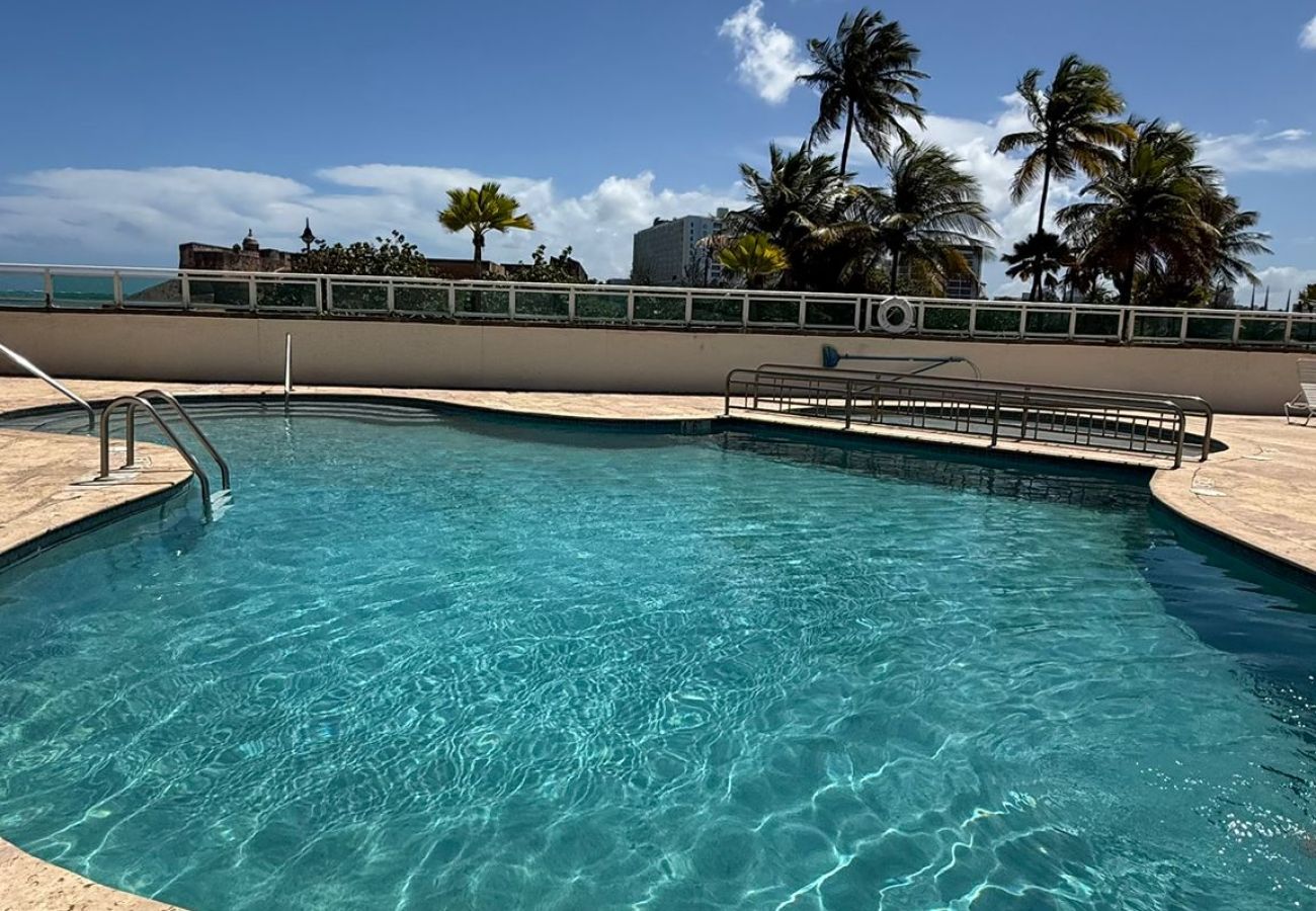 Apartment in San Juan - Stylish 1BR with Balcony & Prime Location
