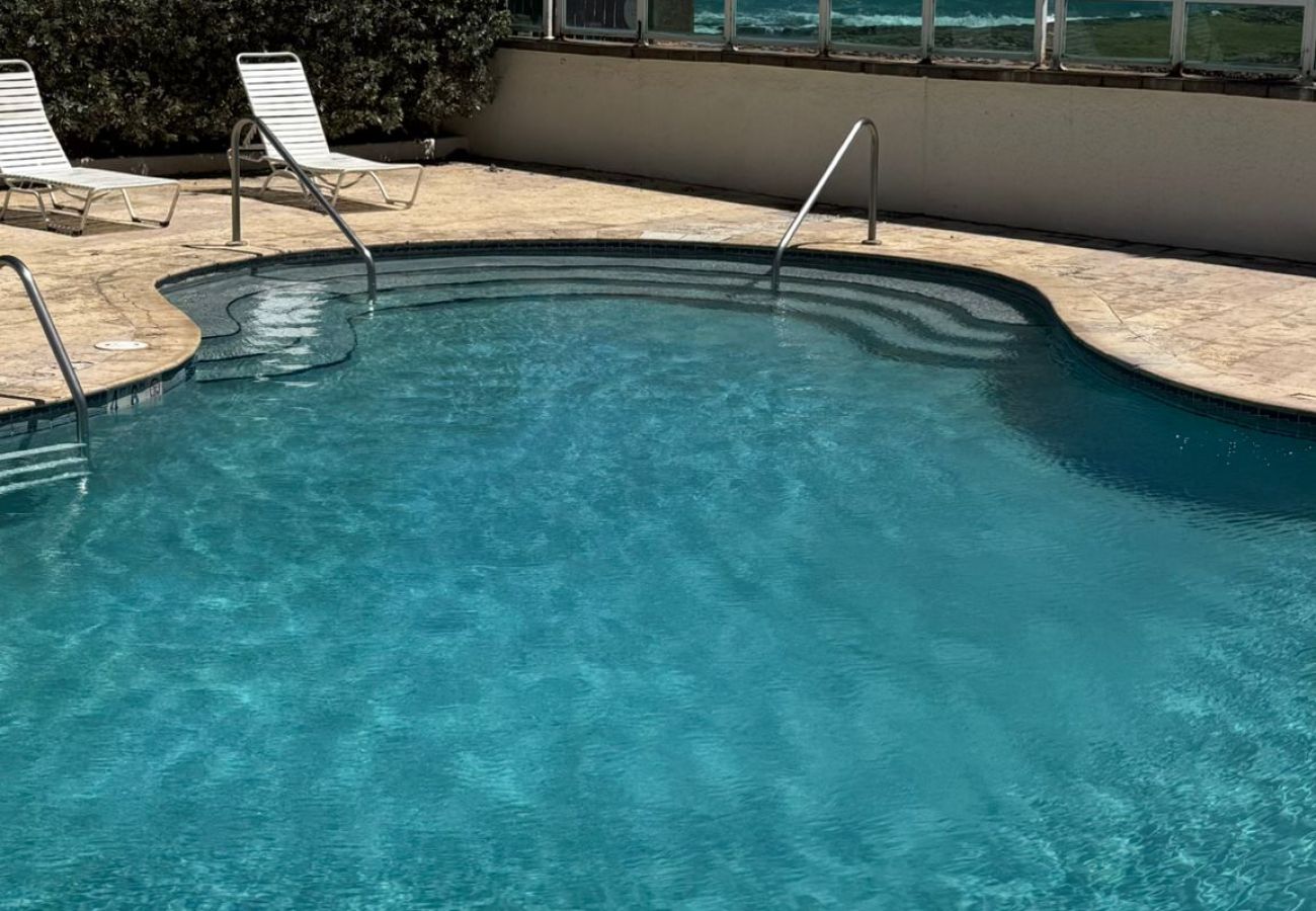 Apartment in San Juan - Stylish 1BR with Balcony & Prime Location