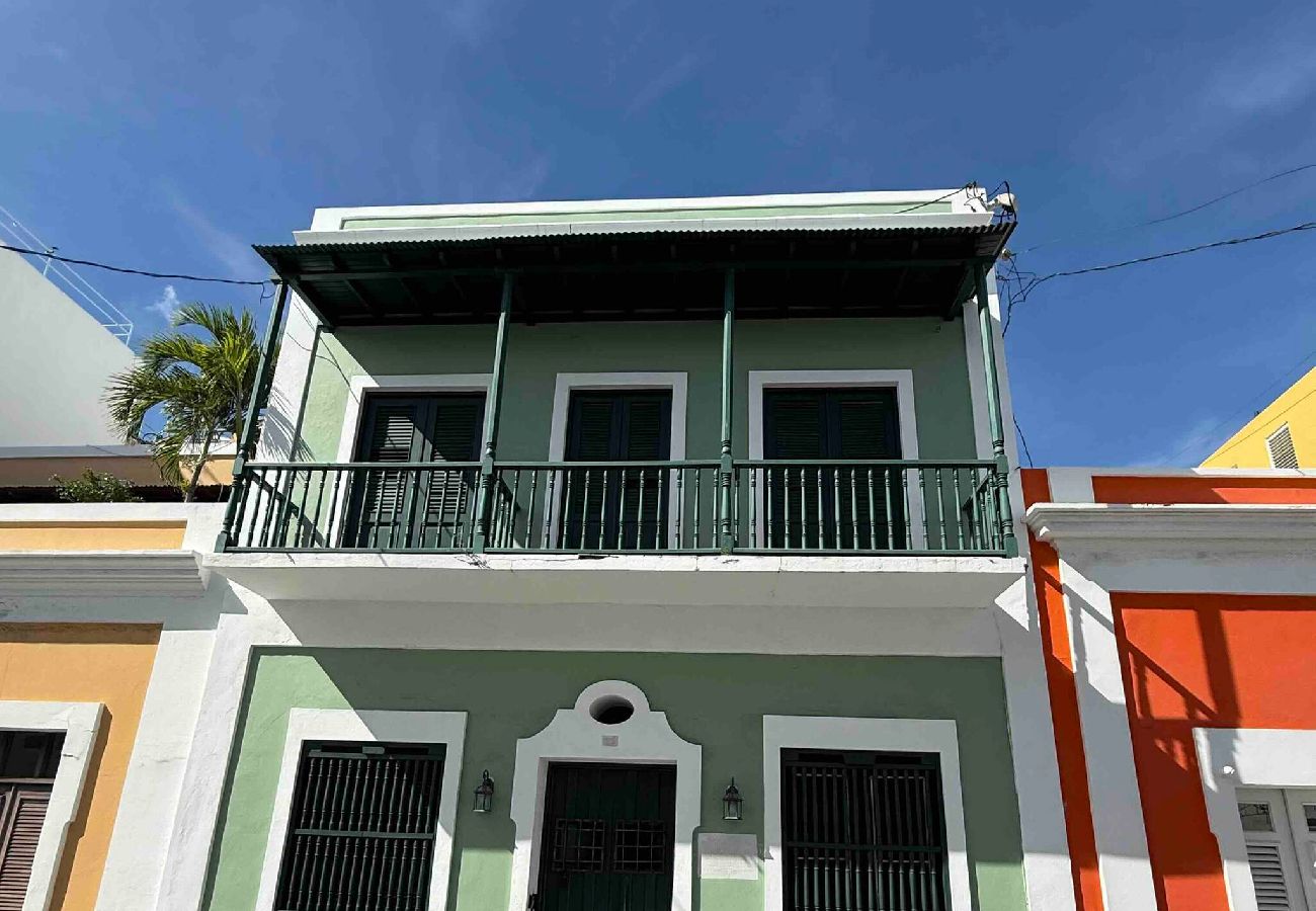 Apartment in San Juan - Bad Bunny's Calle de la Luna: Old San Juan History 