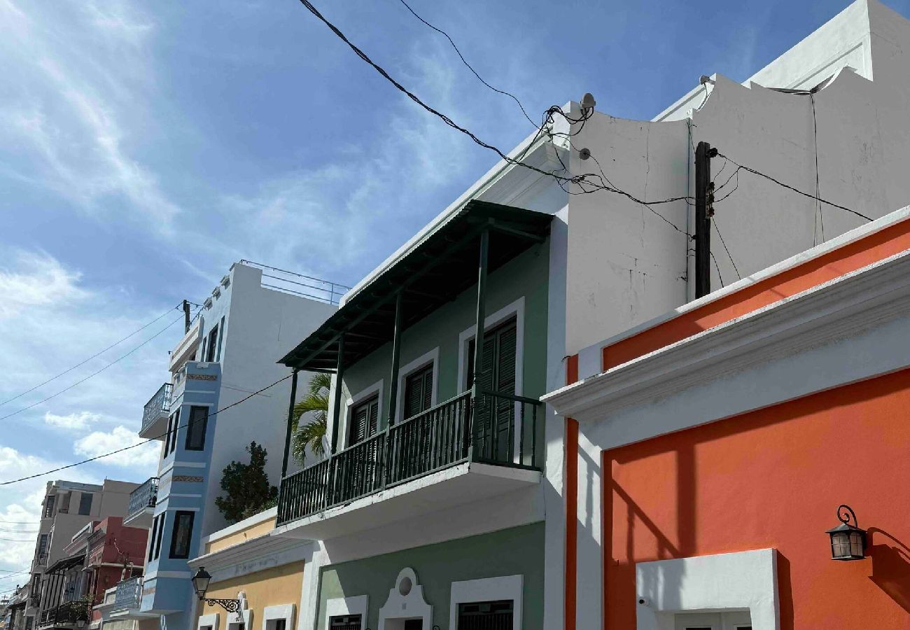 Apartment in San Juan - Bad Bunny's Calle de la Luna: Old San Juan History 