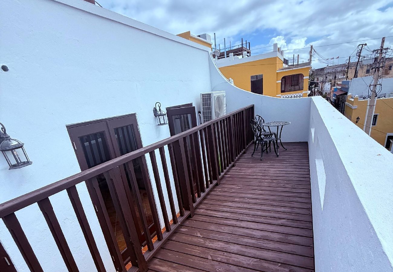 Apartment in San Juan - Bad Bunny's Calle de la Luna: Old San Juan History 