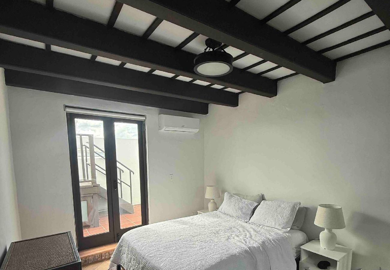 Apartment in San Juan - Bad Bunny's Calle de la Luna: Old San Juan History 