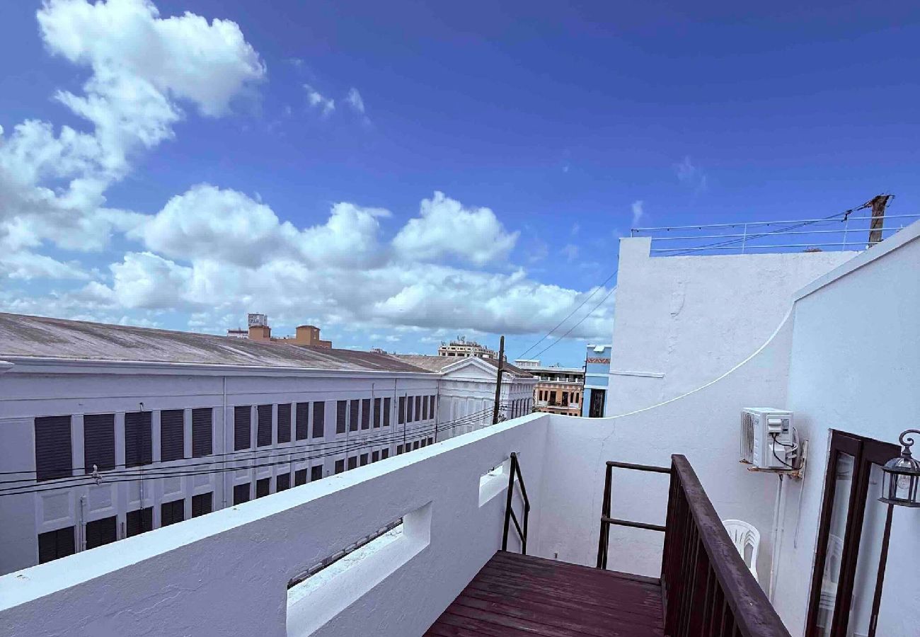 Apartment in San Juan - Bad Bunny's Calle de la Luna: Old San Juan History 