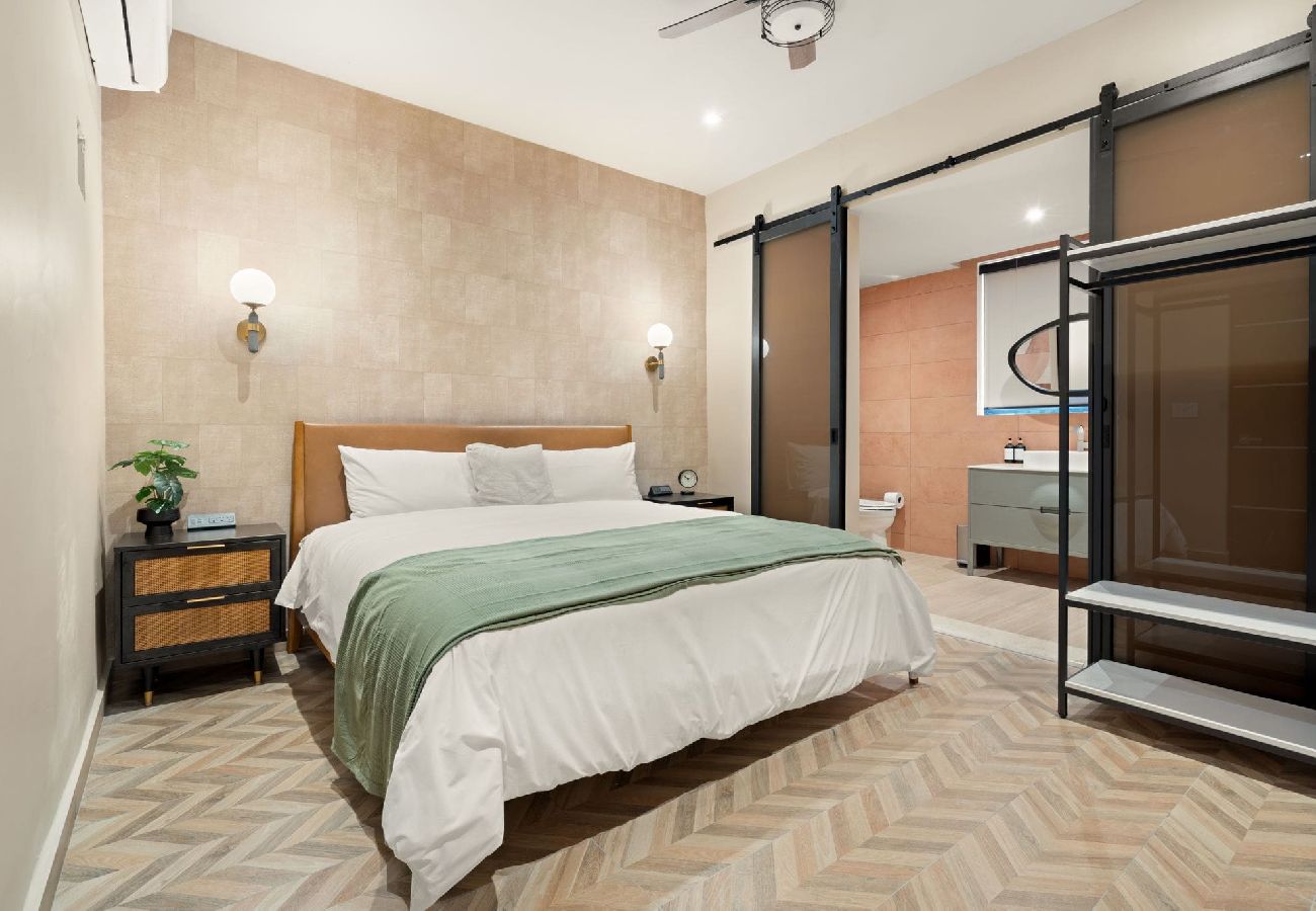 Apartment in San Juan - Condado 5BR Apt| Walk to Beach & Restaurants