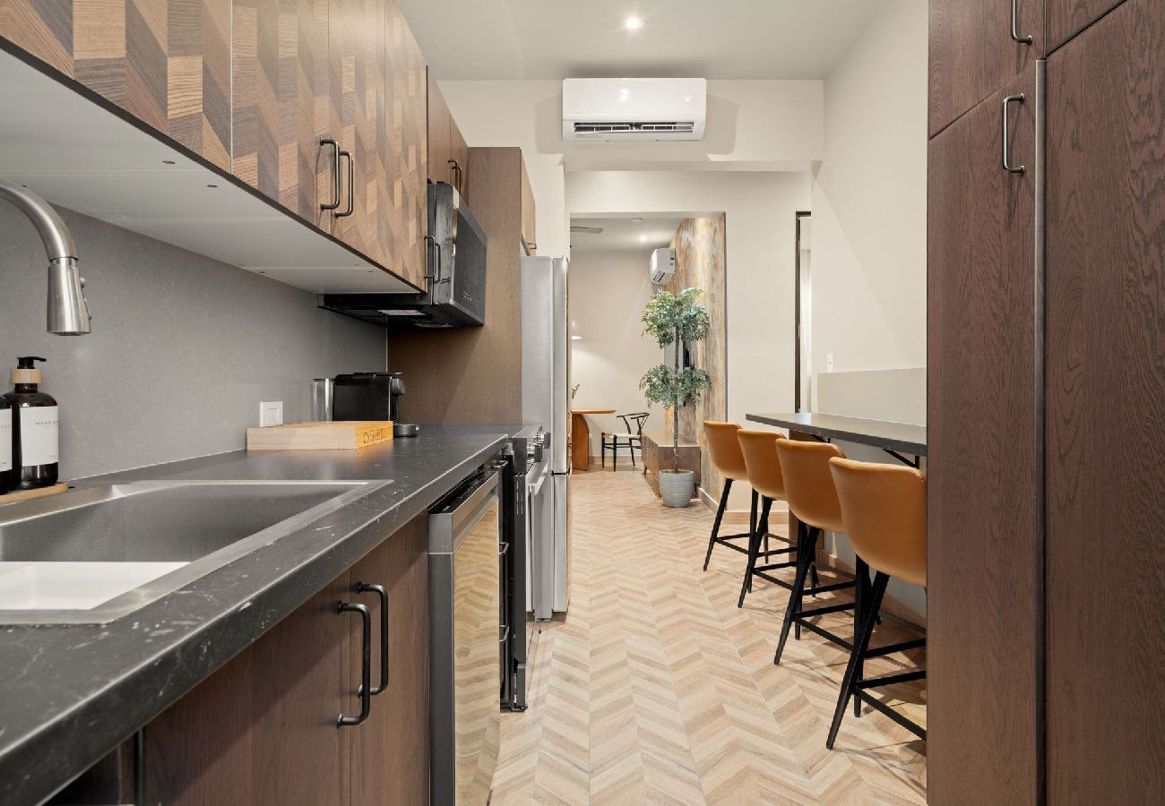 Apartment in San Juan - Condado 5BR Apt| Walk to Beach & Restaurants