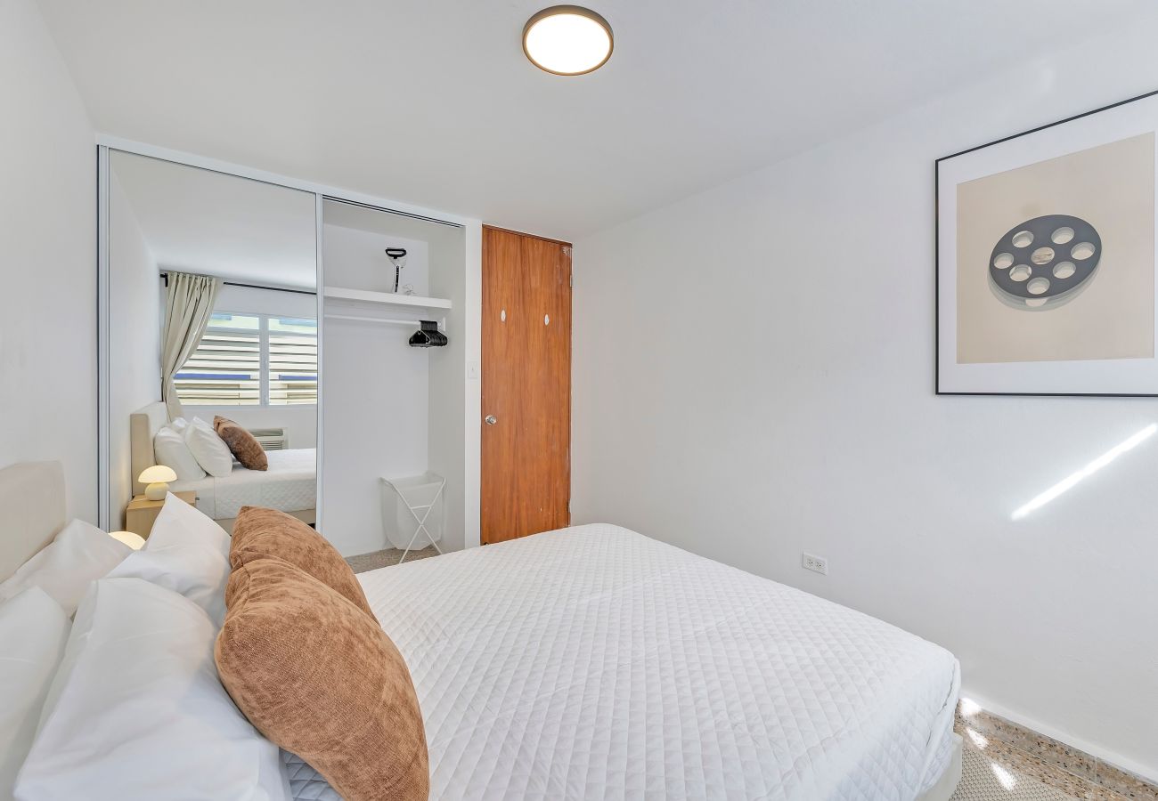 Apartment in San Juan - Bright 3BR Oasis in Calle Cerra w/ Balcony