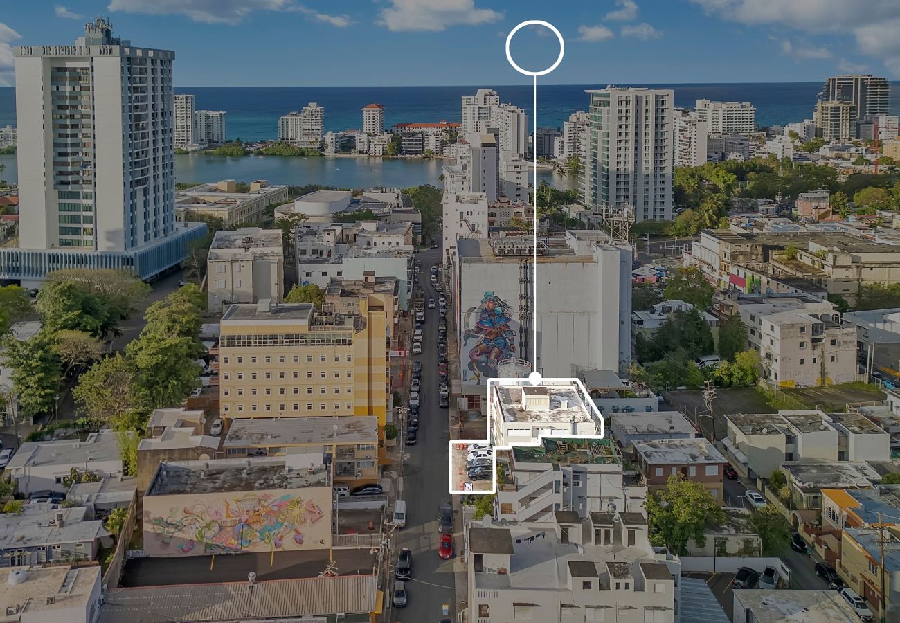 Apartment in San Juan - Calle Cerra Getaway 3BR w/ Balcony