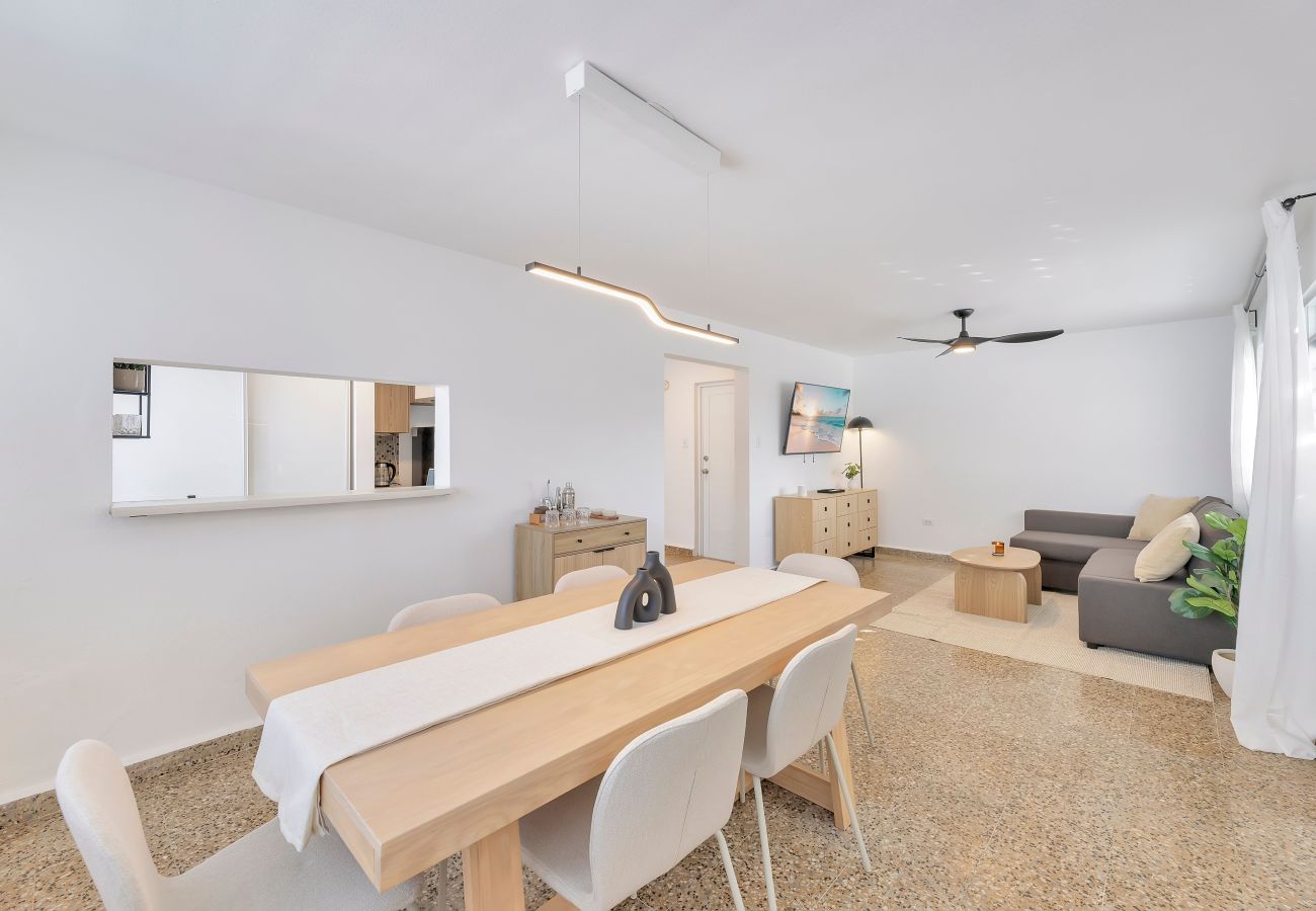 Apartment in San Juan - Calle Cerra Getaway 3BR w/ Balcony