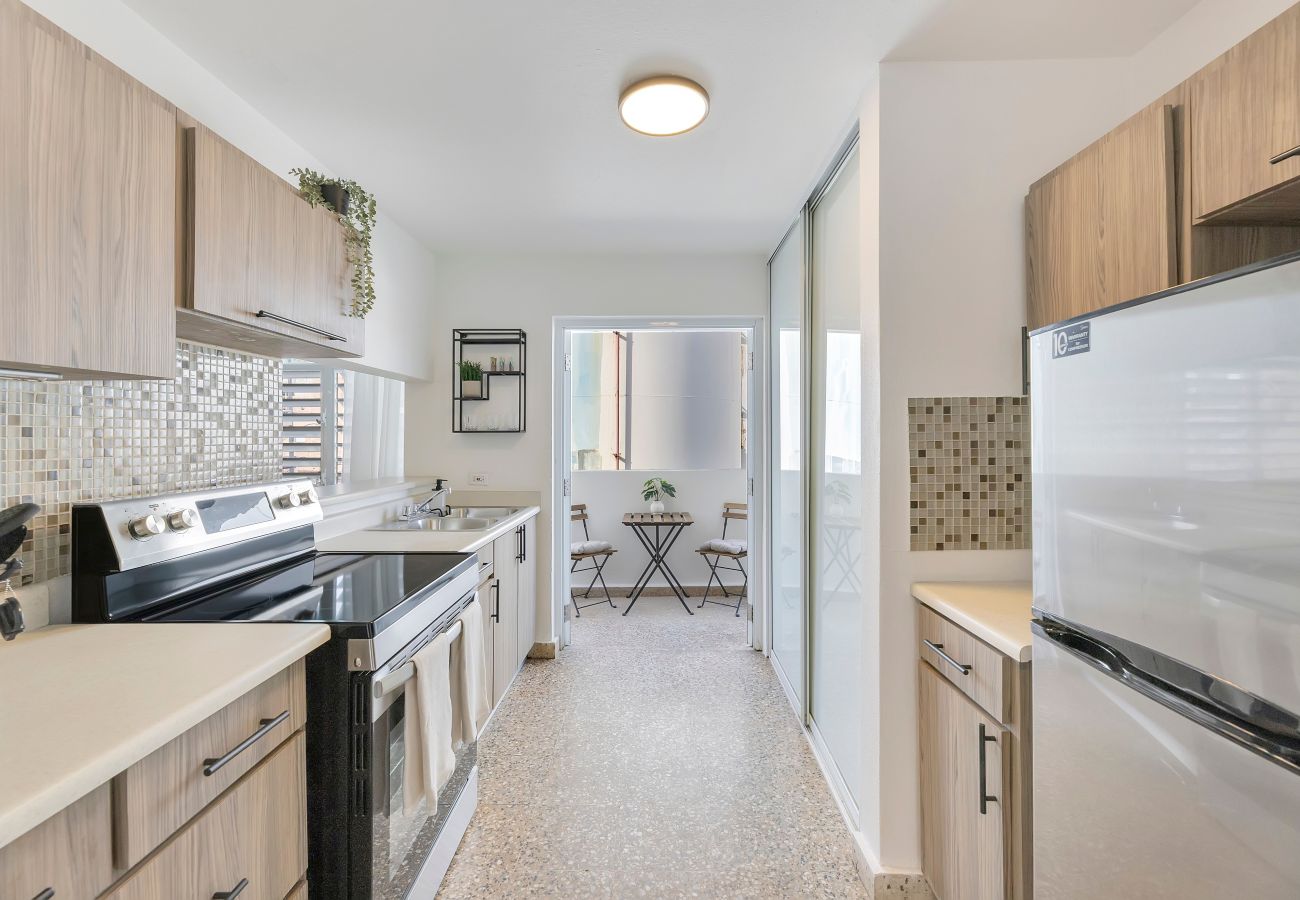 Apartment in San Juan - Calle Cerra Getaway 3BR w/ Balcony