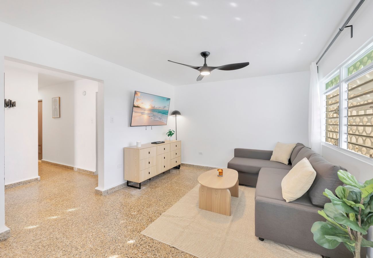 Apartment in San Juan - Calle Cerra Getaway 3BR w/ Balcony