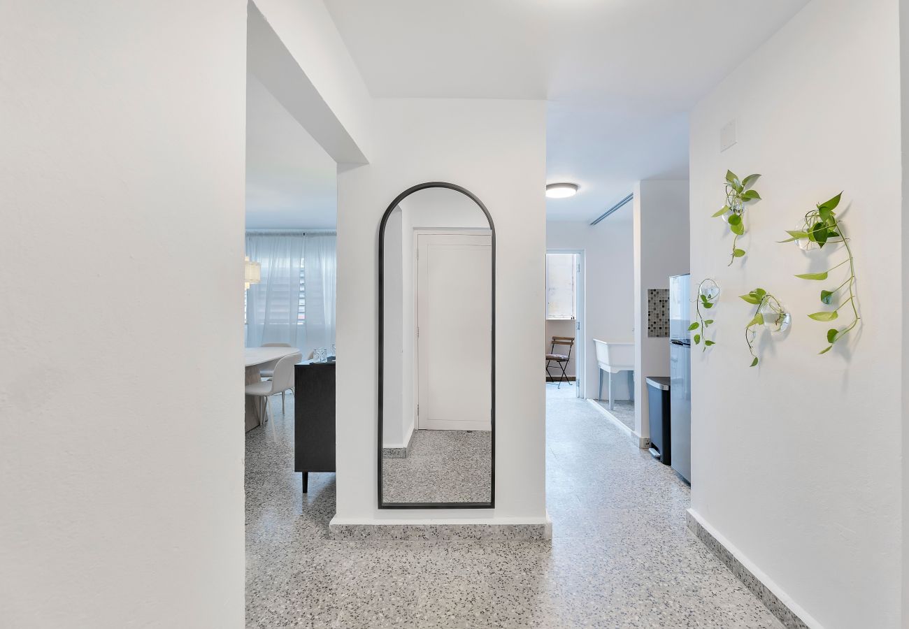 Apartment in San Juan - Prime Calle Cerra 3BR | Walk to Restaurants & Bars