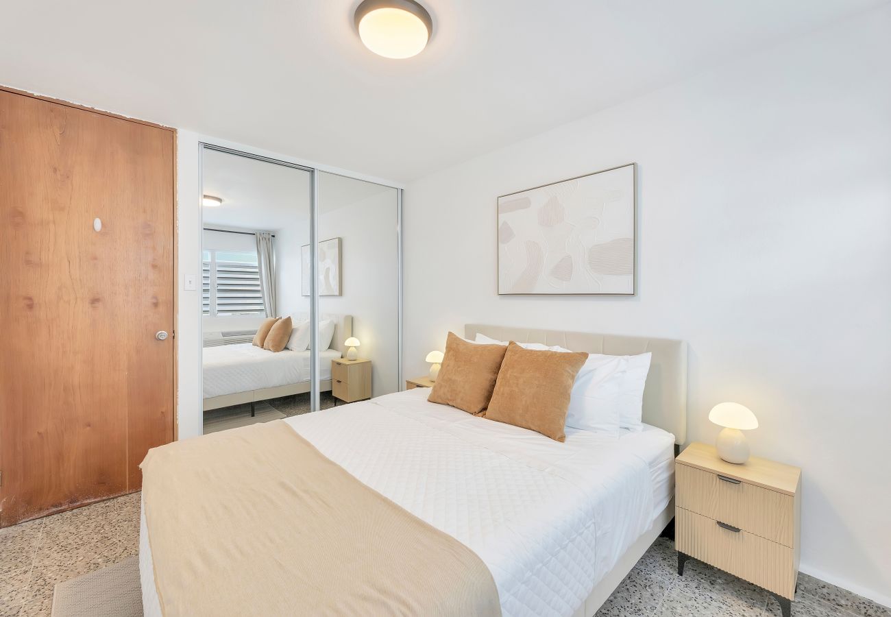 Apartment in San Juan - Prime Calle Cerra 3BR | Walk to Restaurants & Bars