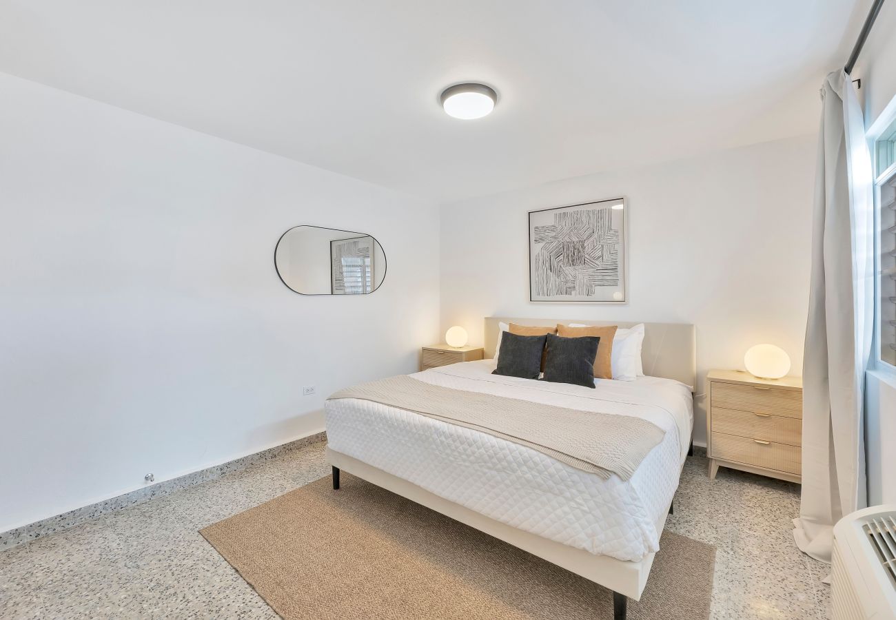 Apartment in San Juan - Prime Calle Cerra 3BR | Walk to Restaurants & Bars