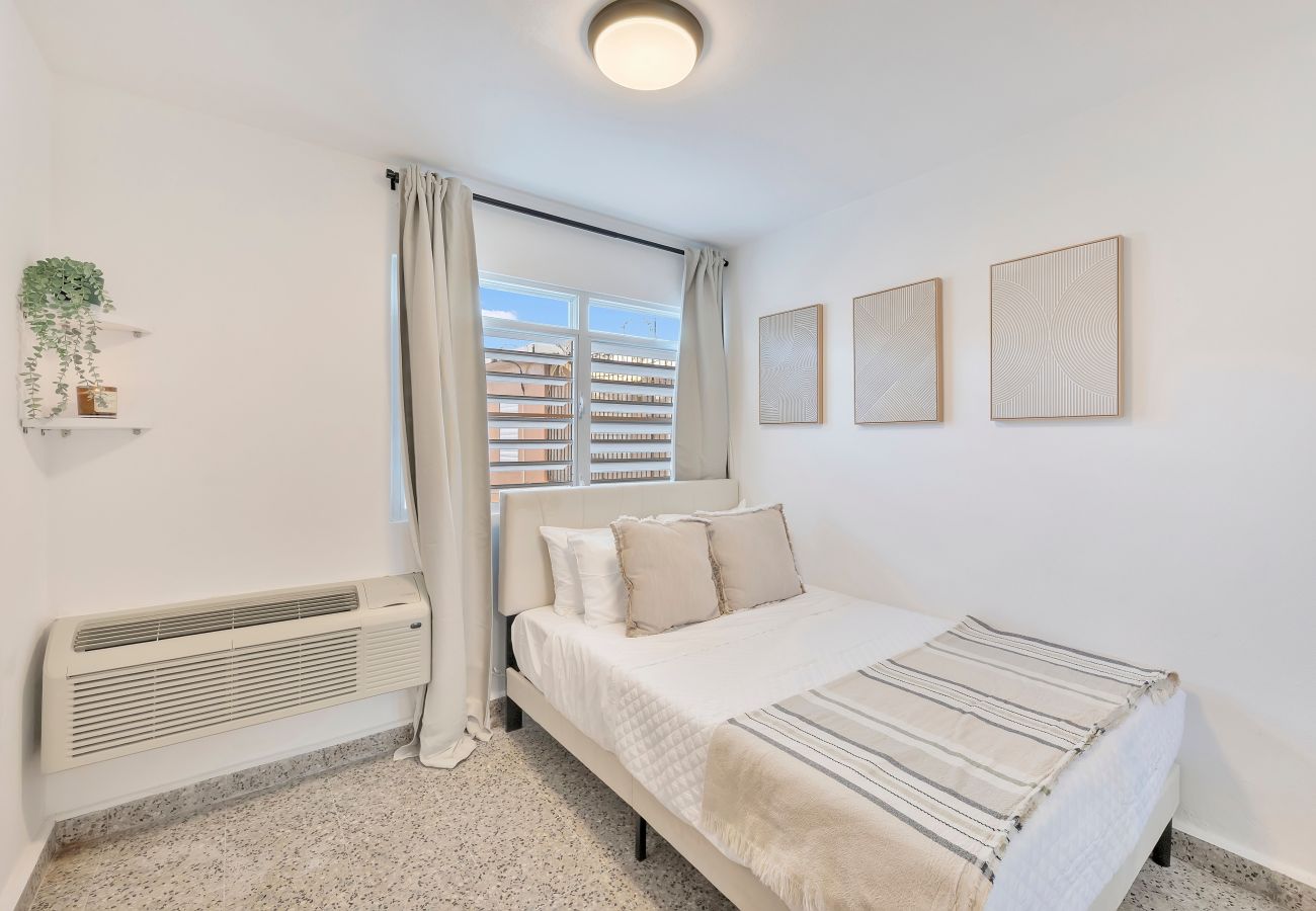 Apartment in San Juan - Prime Calle Cerra 3BR | Walk to Restaurants & Bars