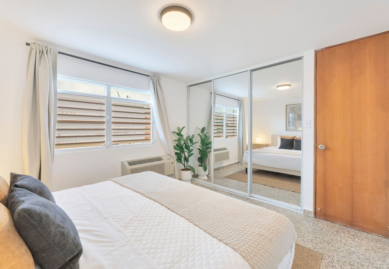 Apartment in San Juan - Prime Calle Cerra 3BR | Walk to Restaurants & Bars